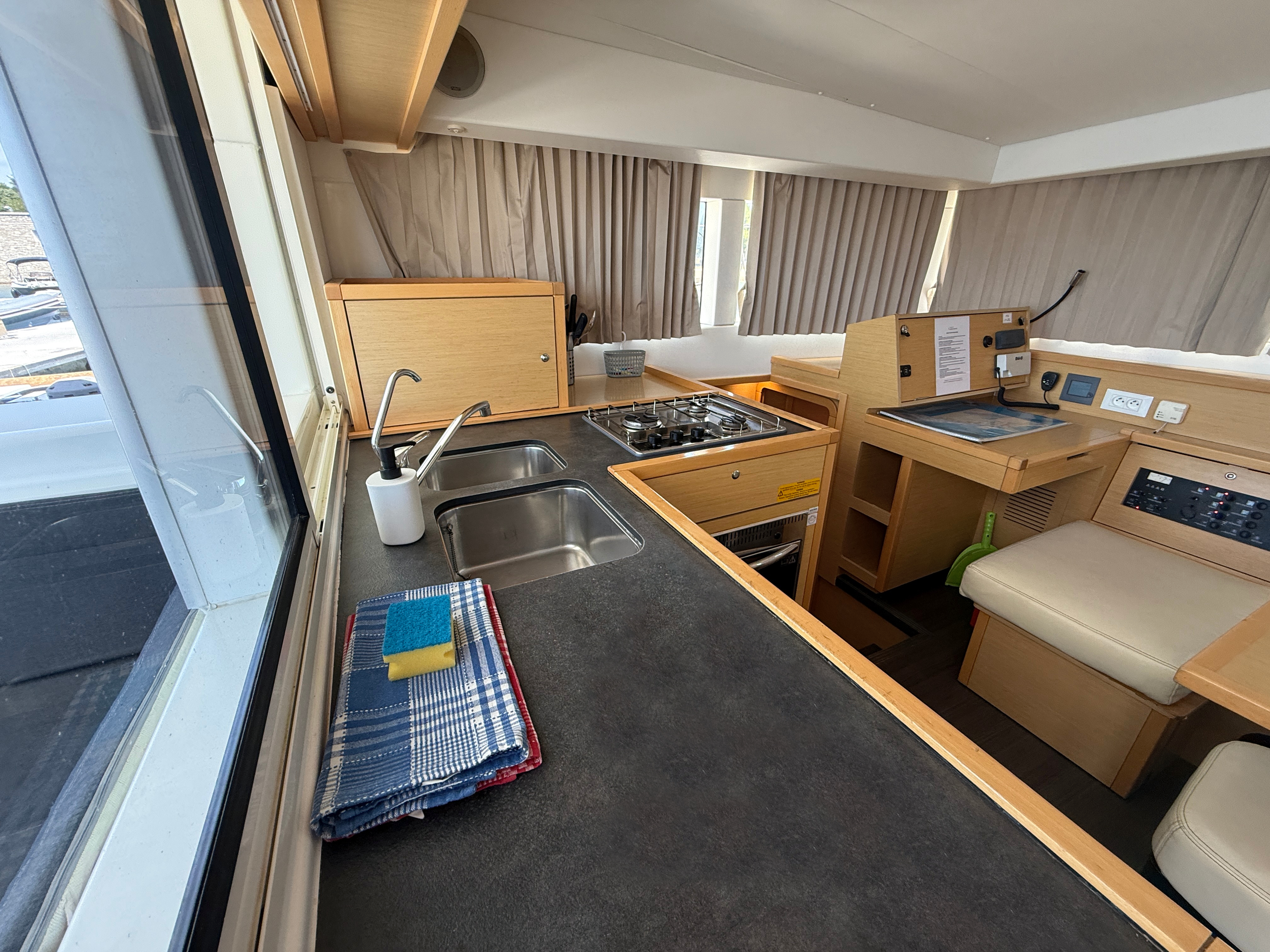 Yacht image 11