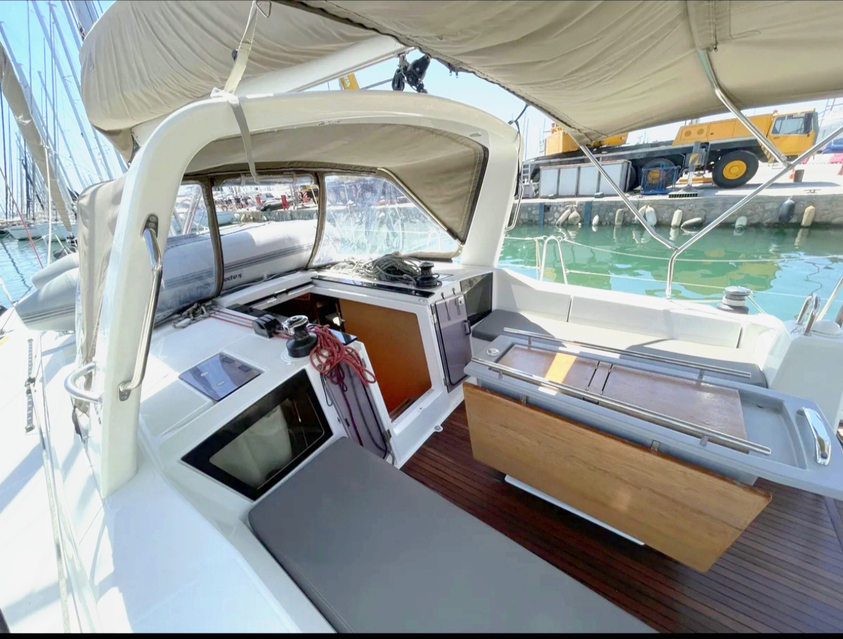 Yacht image 27
