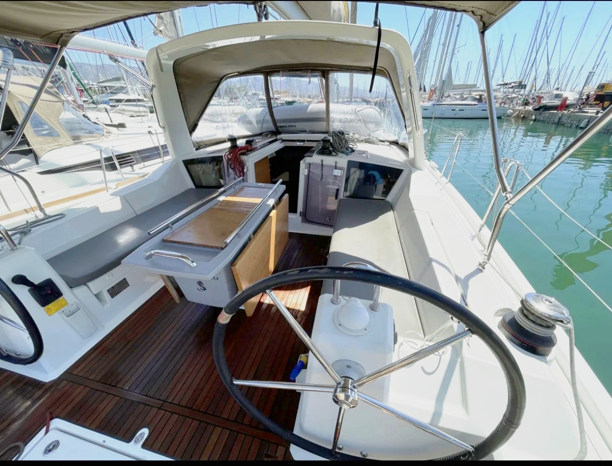 Yacht image 14