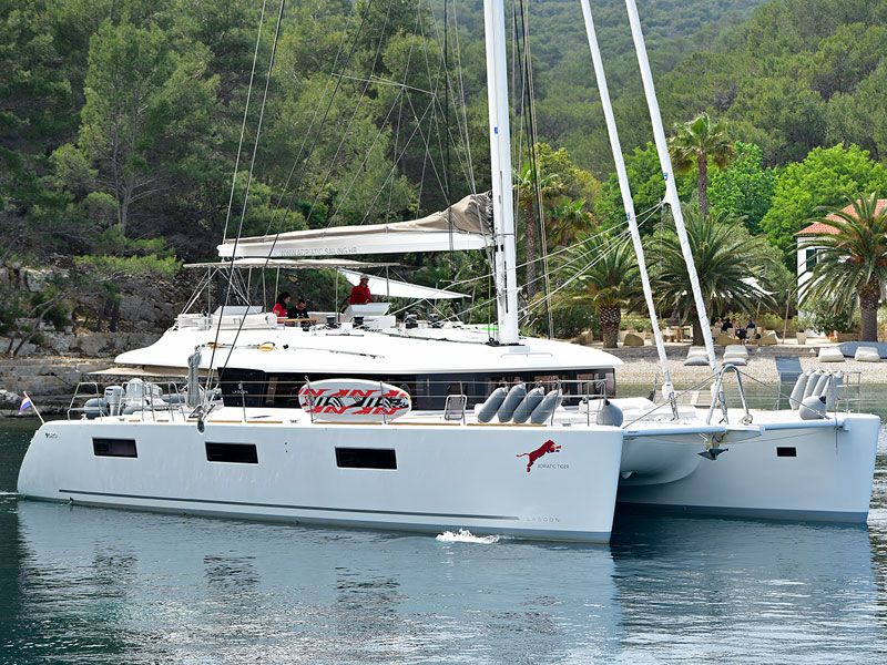 صور Lagoon 620 19