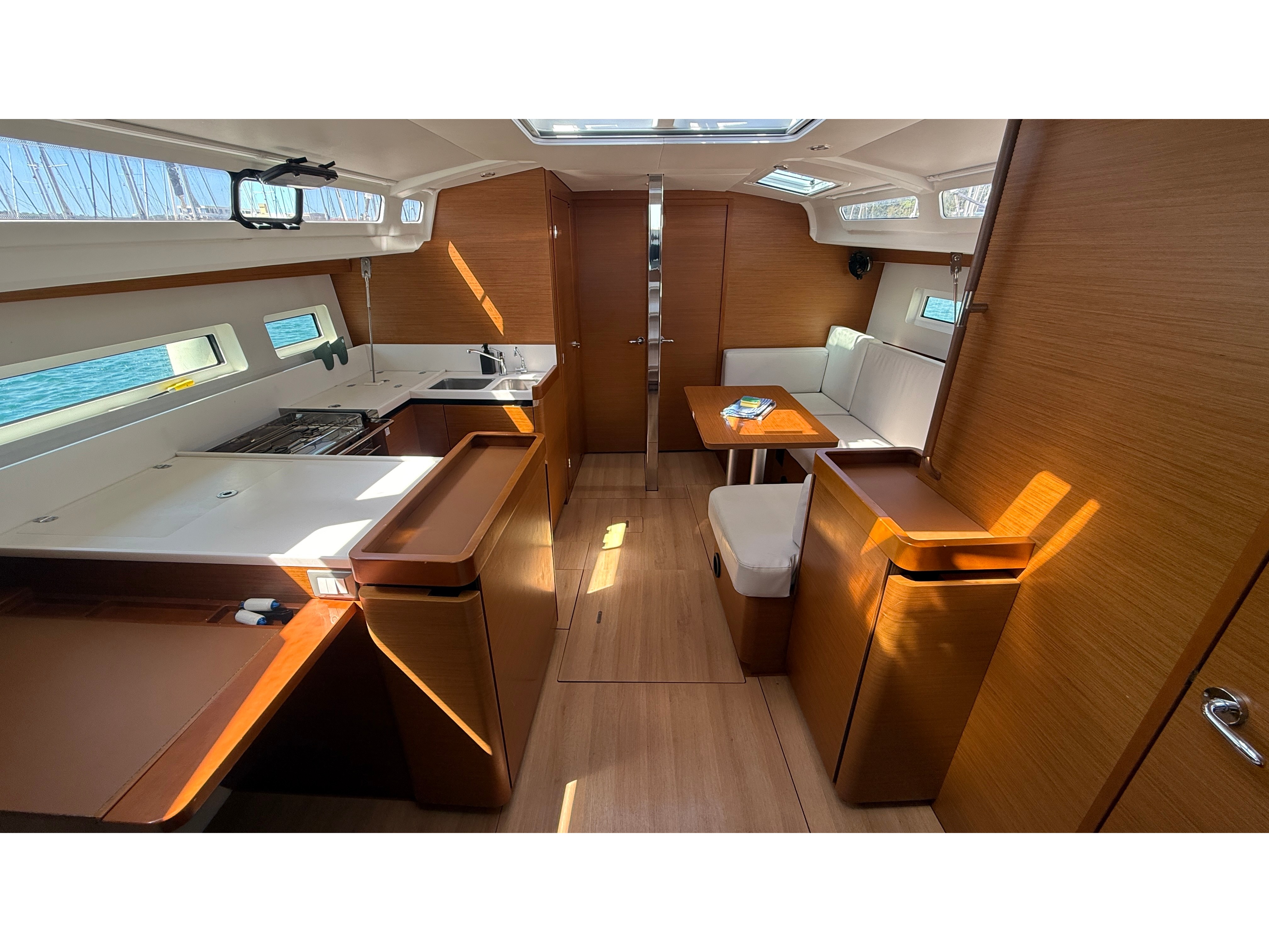 LEONA, Interior image