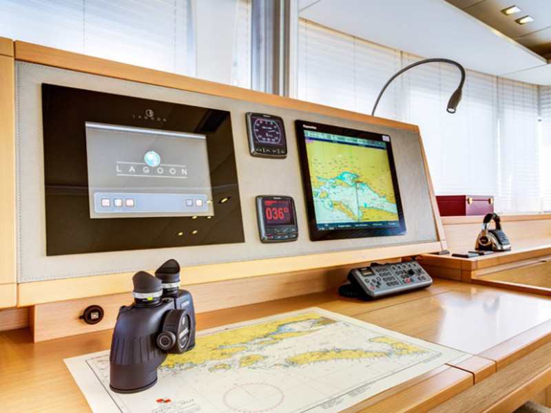 صور Lagoon 620 21