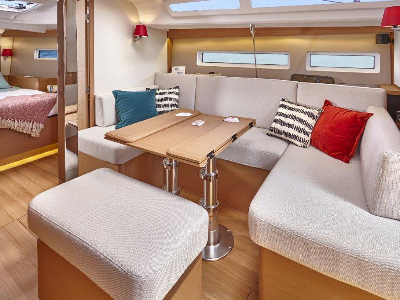 صور Sun Odyssey 440 6