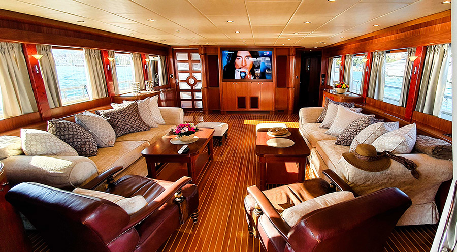 - Johnson 87 - 5 Cabins - Built 2006
