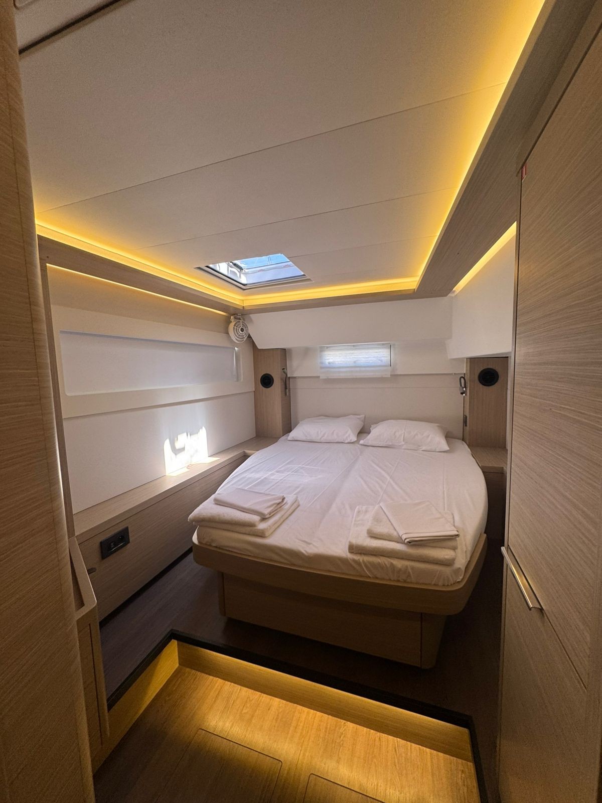 Yacht image 8