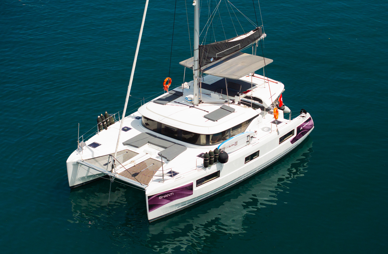 Shanti yacht charter photo