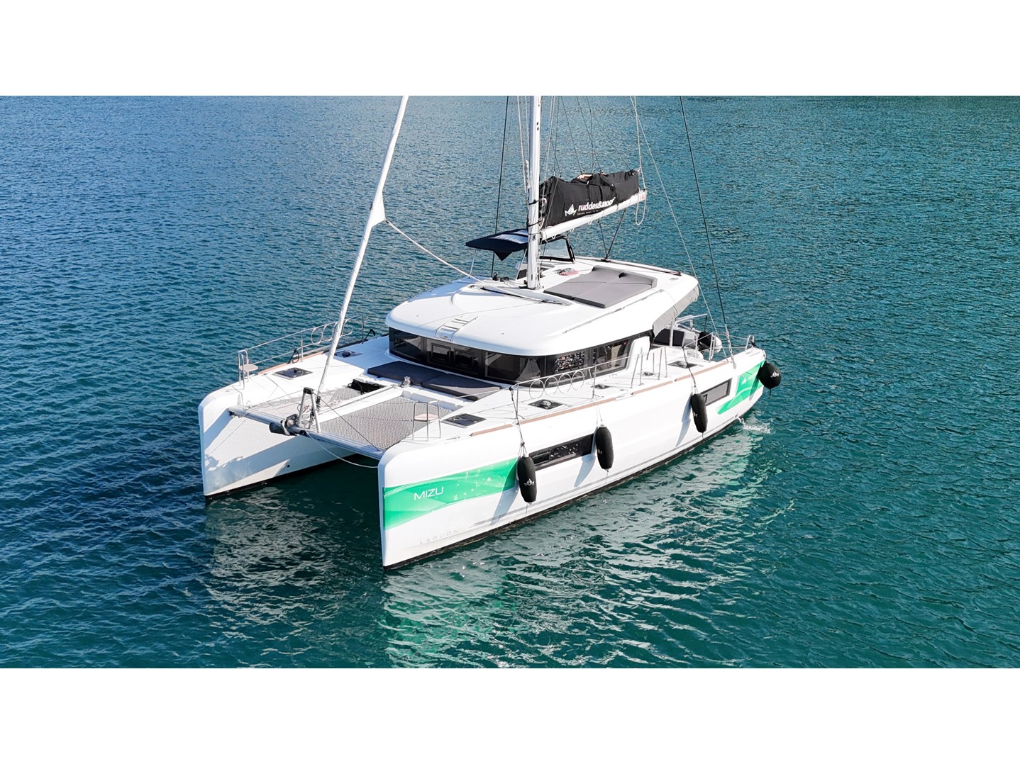 Mizu yacht charter photo