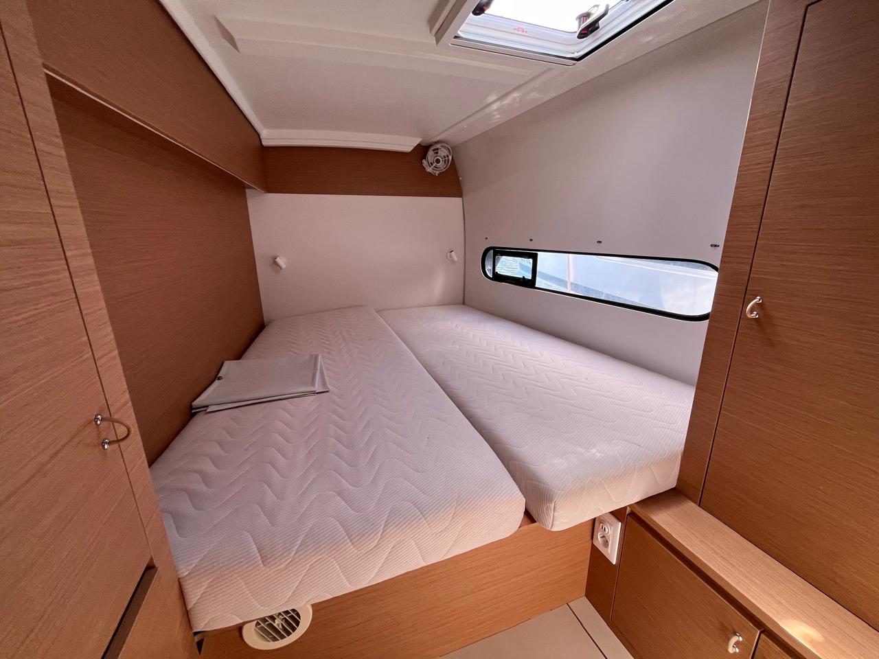 Yacht image 11