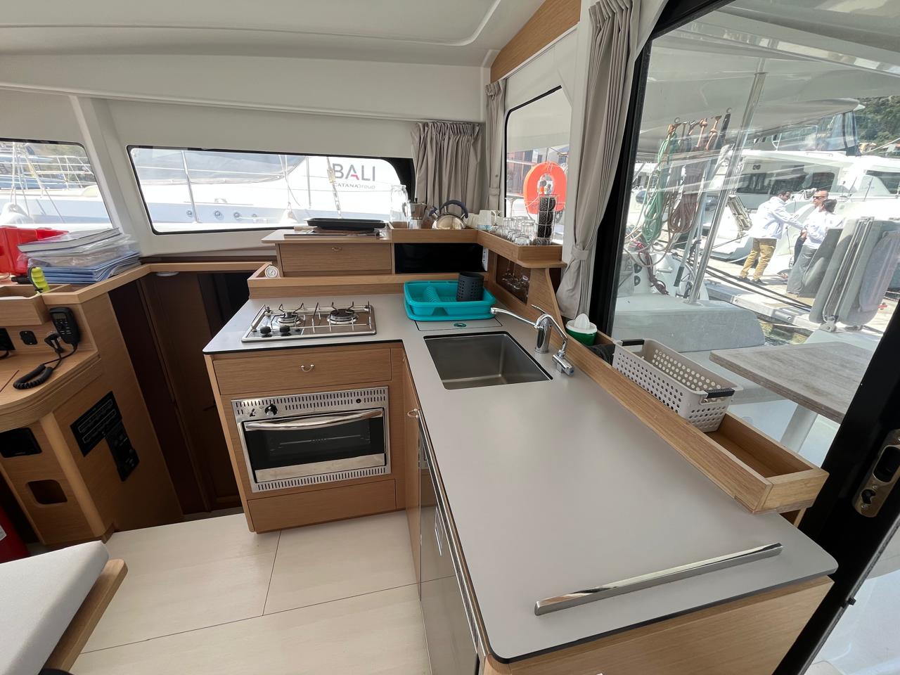 Yacht image 25