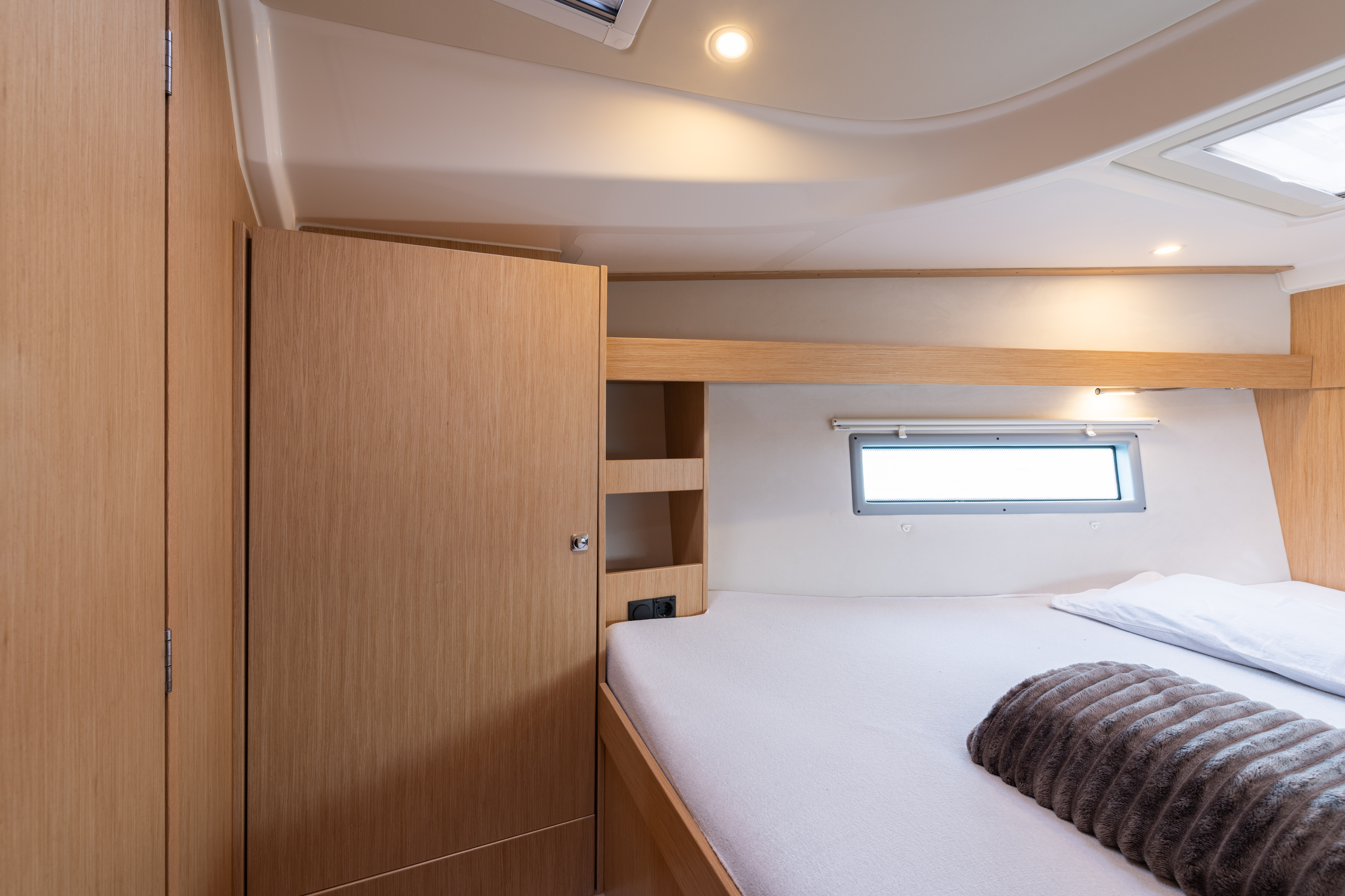 Yacht image 9