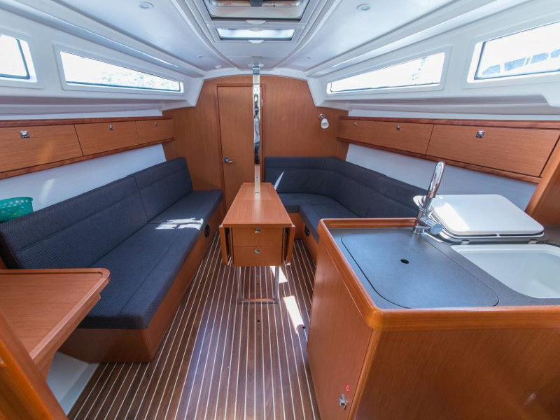 photo Bavaria Cruiser 33 15