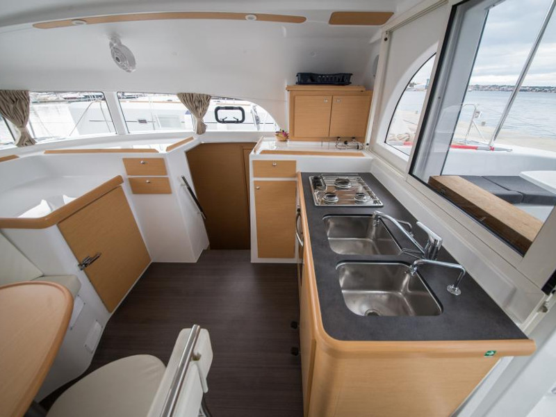 photo Lagoon 380 14