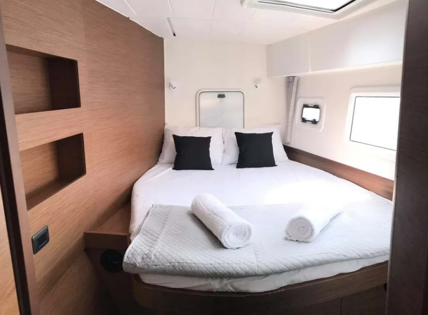 Yacht image 9
