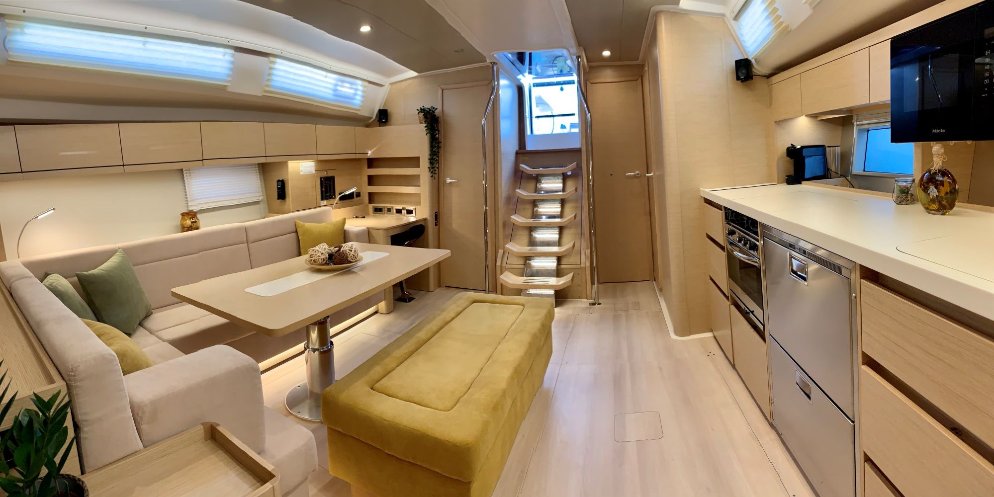 Yacht image 6