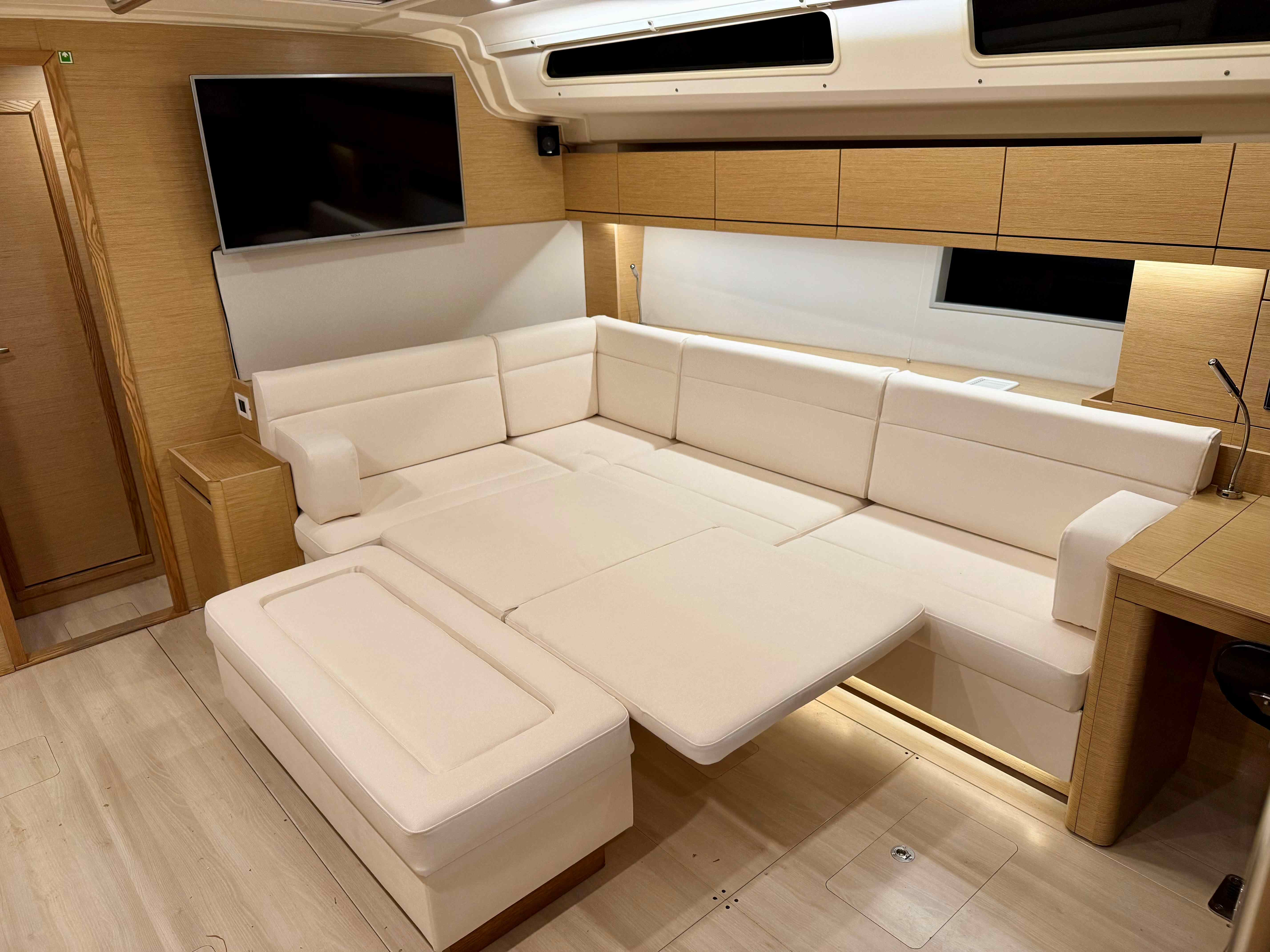 Yacht image 3