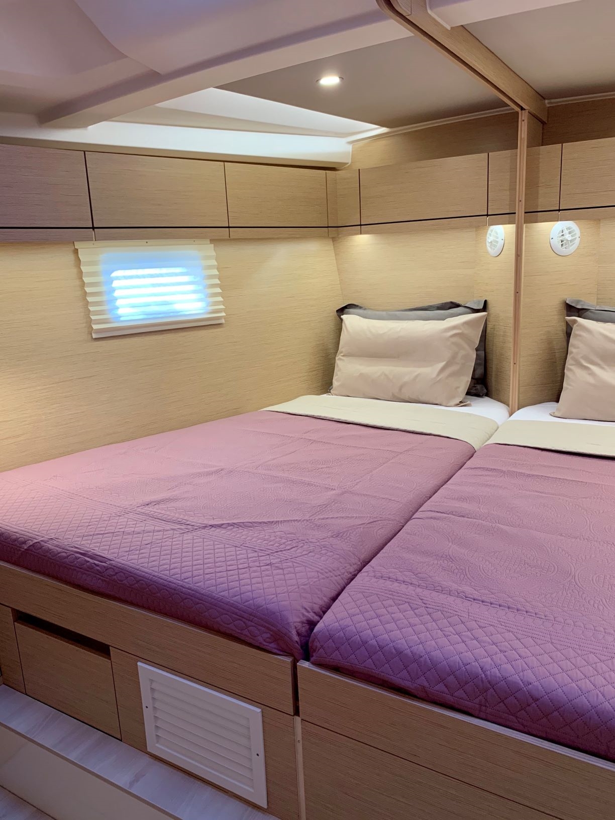 Yacht image 17