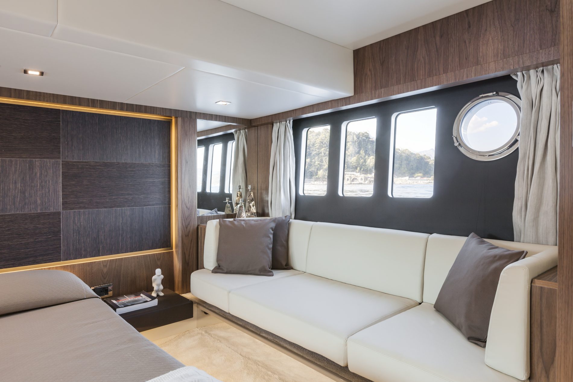 foto Absolute 52 FLY 12