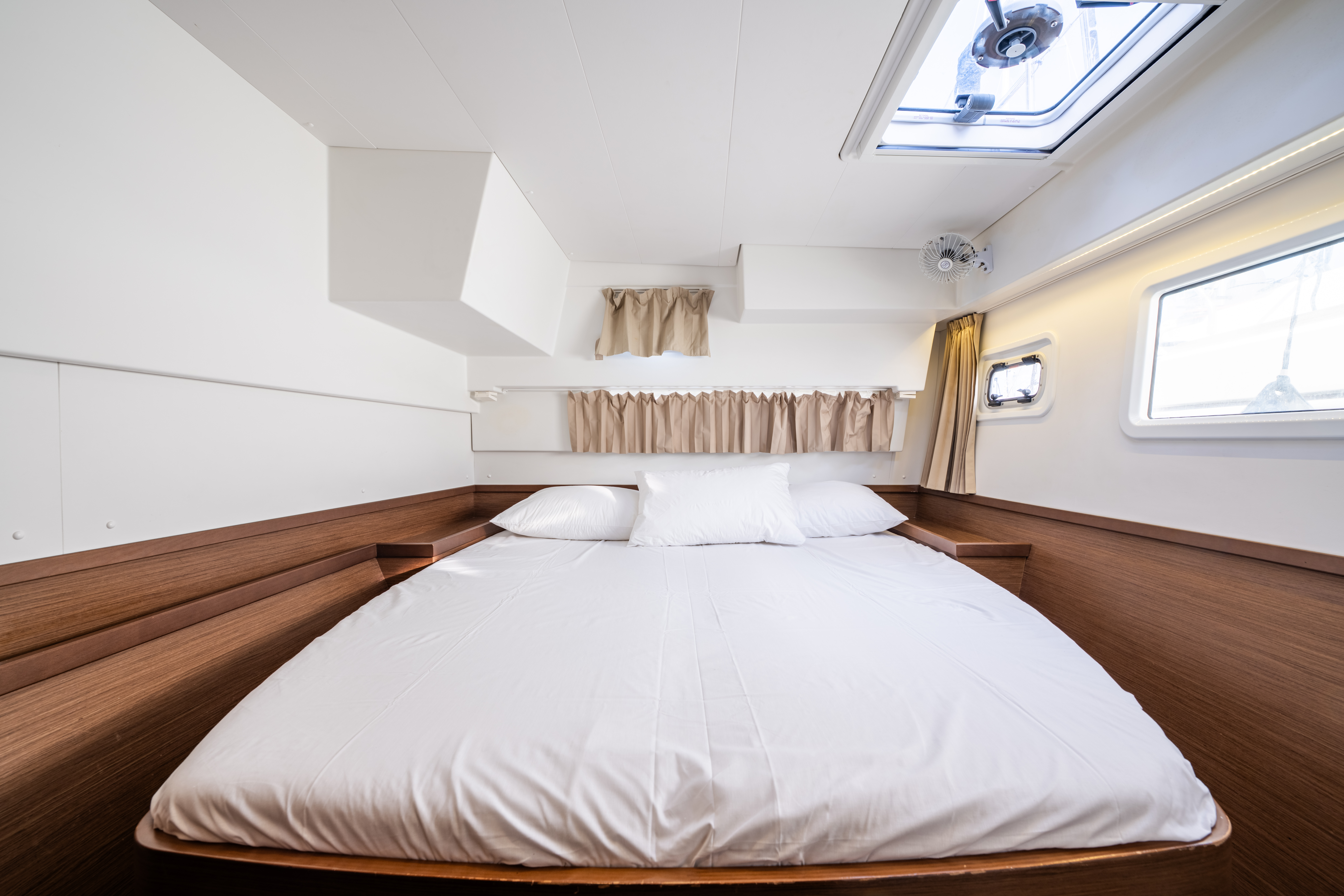 Yacht image 13