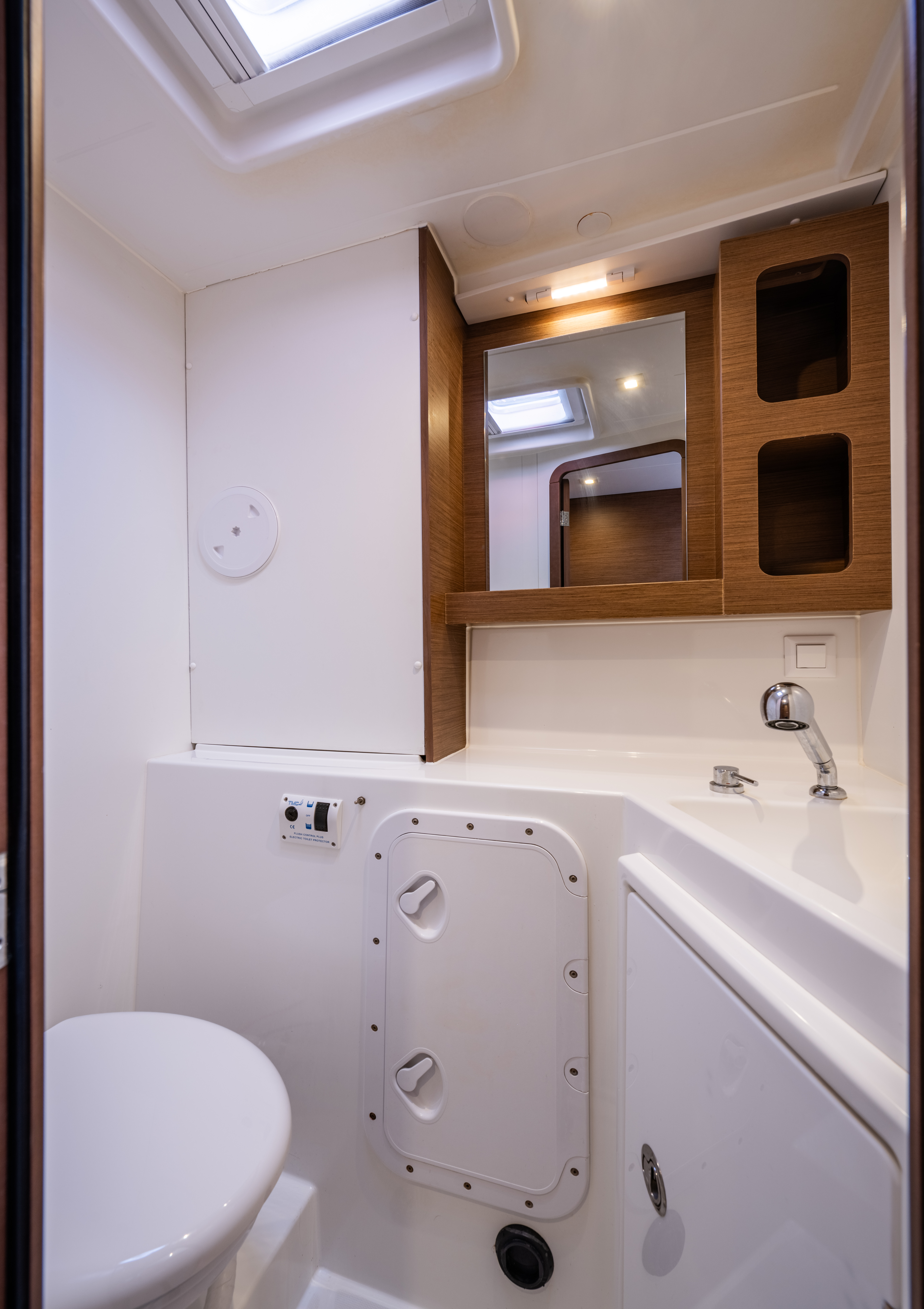 Yacht image 16