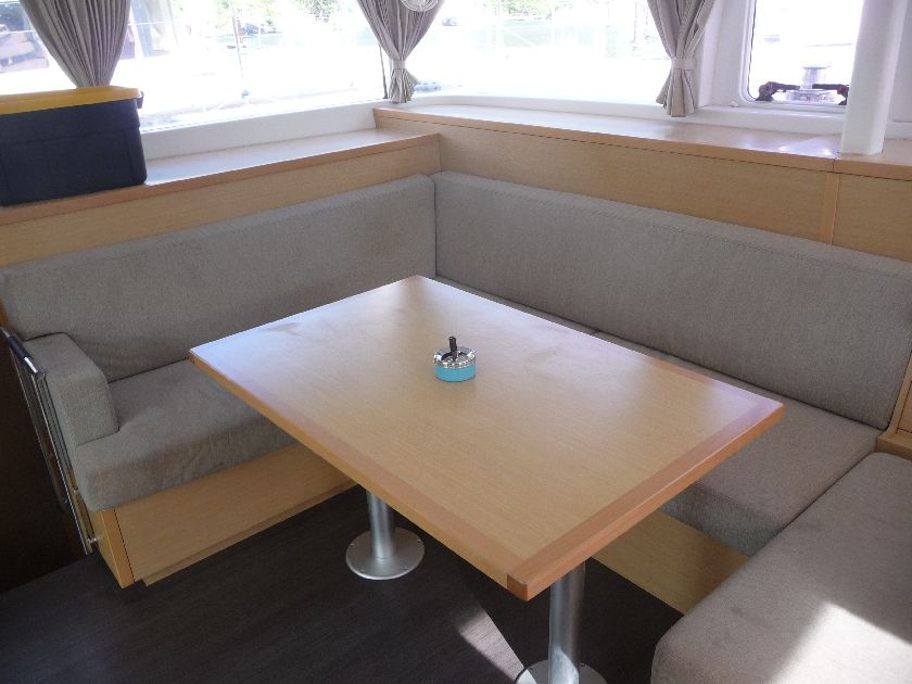 foto Lagoon 400 S2 3