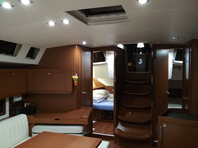 фото Oceanis 45 6