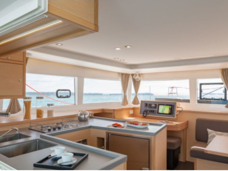 foto Lagoon 450  Flybridge 3