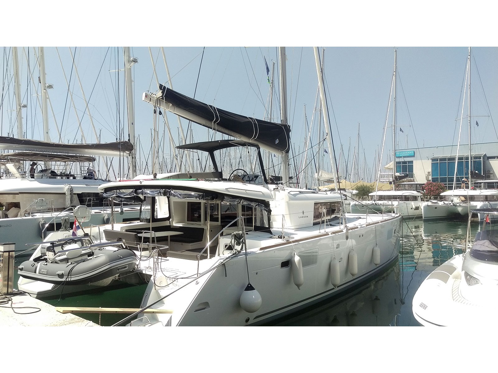 Photo Lagoon 450  Flybridge 1