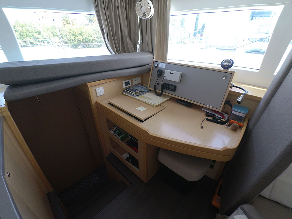 foto Lagoon 450  Flybridge 6