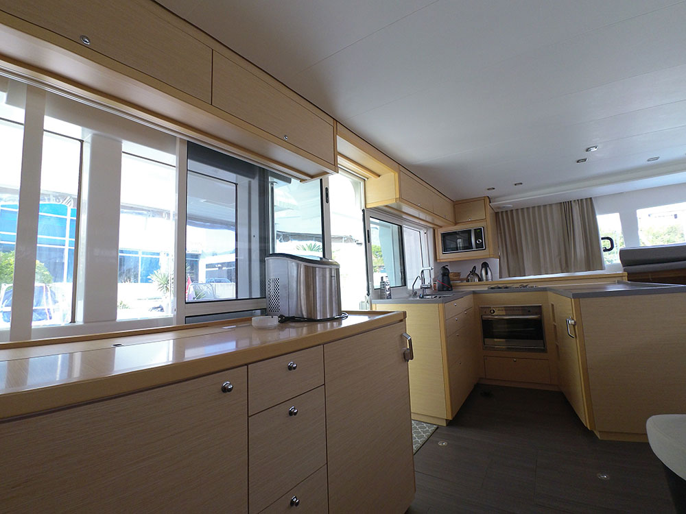 foto Lagoon 450  Flybridge 9