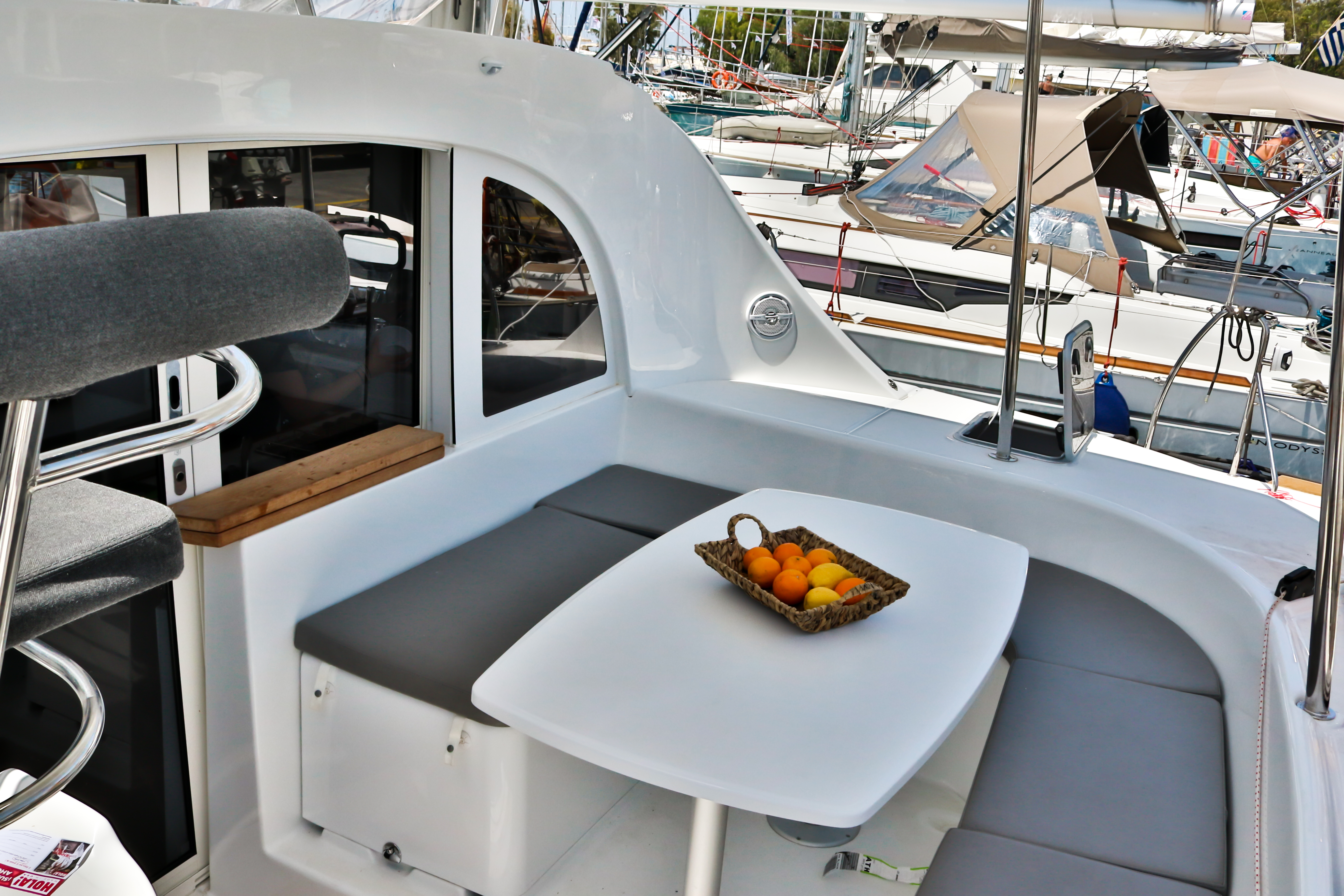 фото Lagoon 380 5