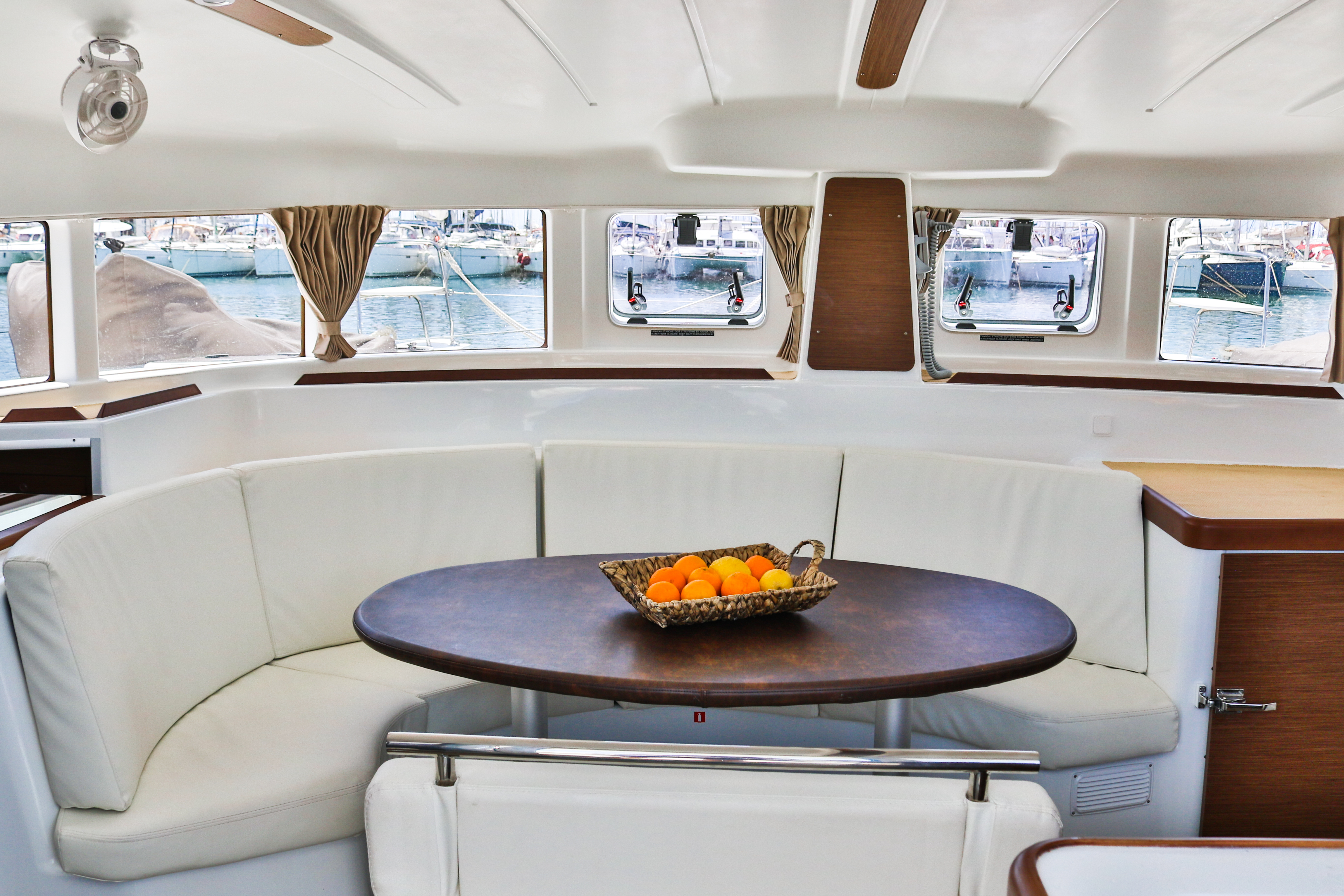 фото Lagoon 380 8