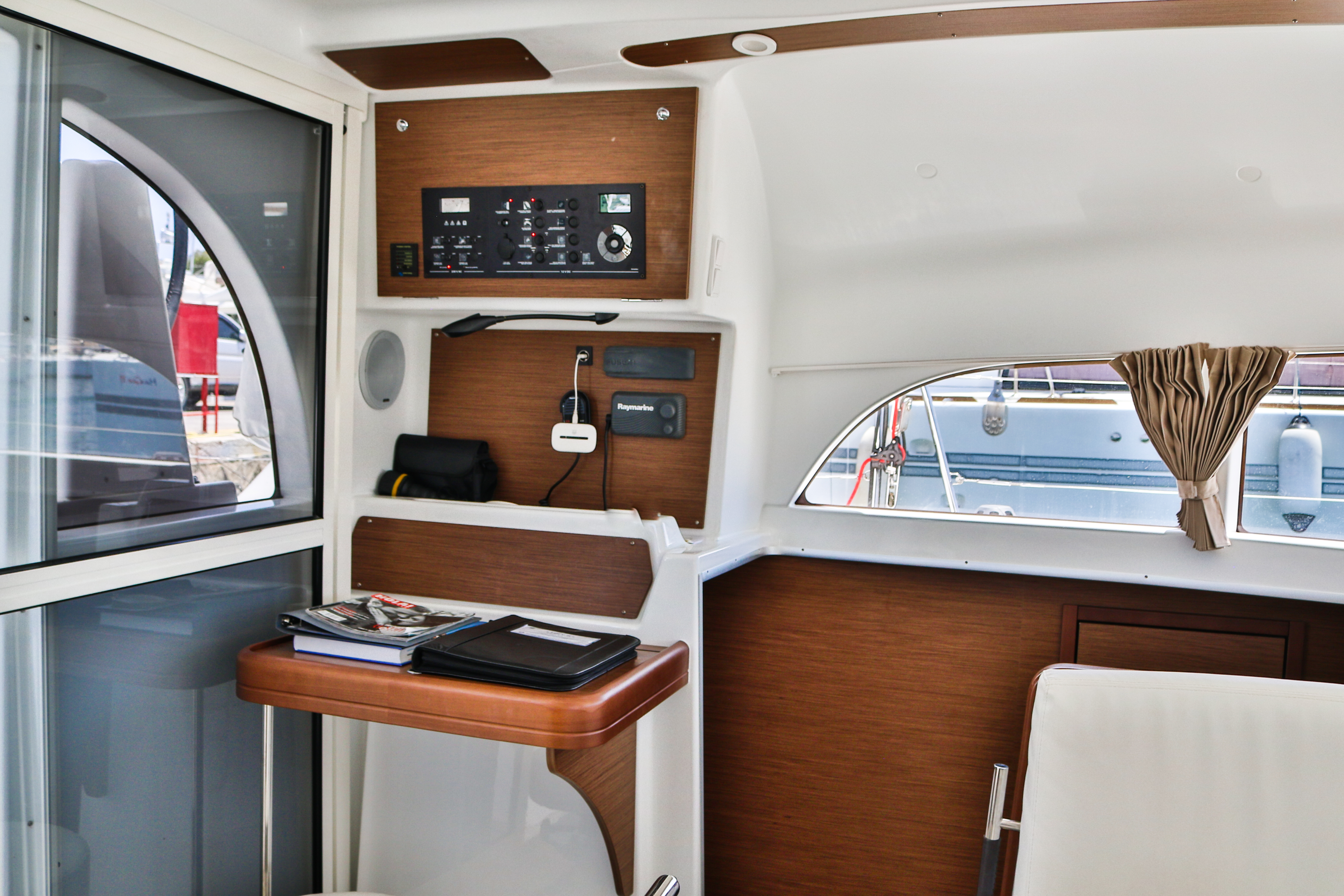 фото Lagoon 380 9