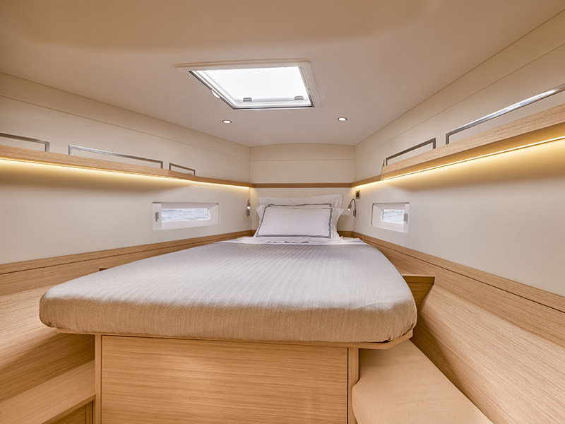 Grand Soleil 44 master cabin