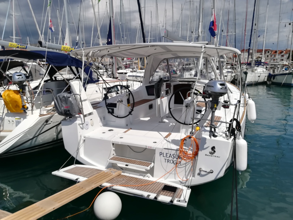 фото Oceanis 38.1 3