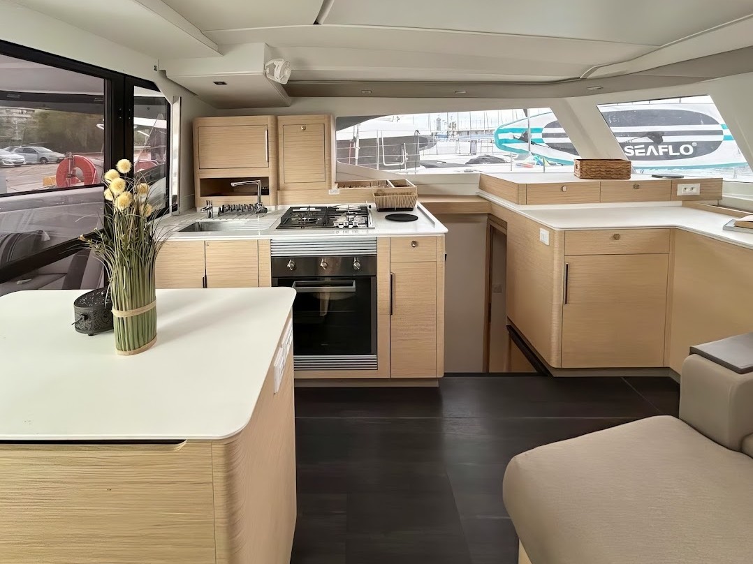 Blue Argo, Interior image