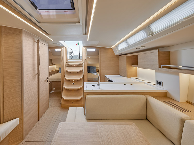 Grand Soleil 44 dinette