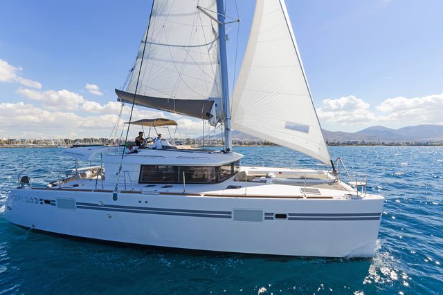 photo Lagoon 450  Flybridge 26