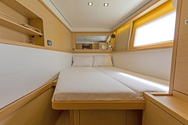 photo Lagoon 450  Flybridge 10