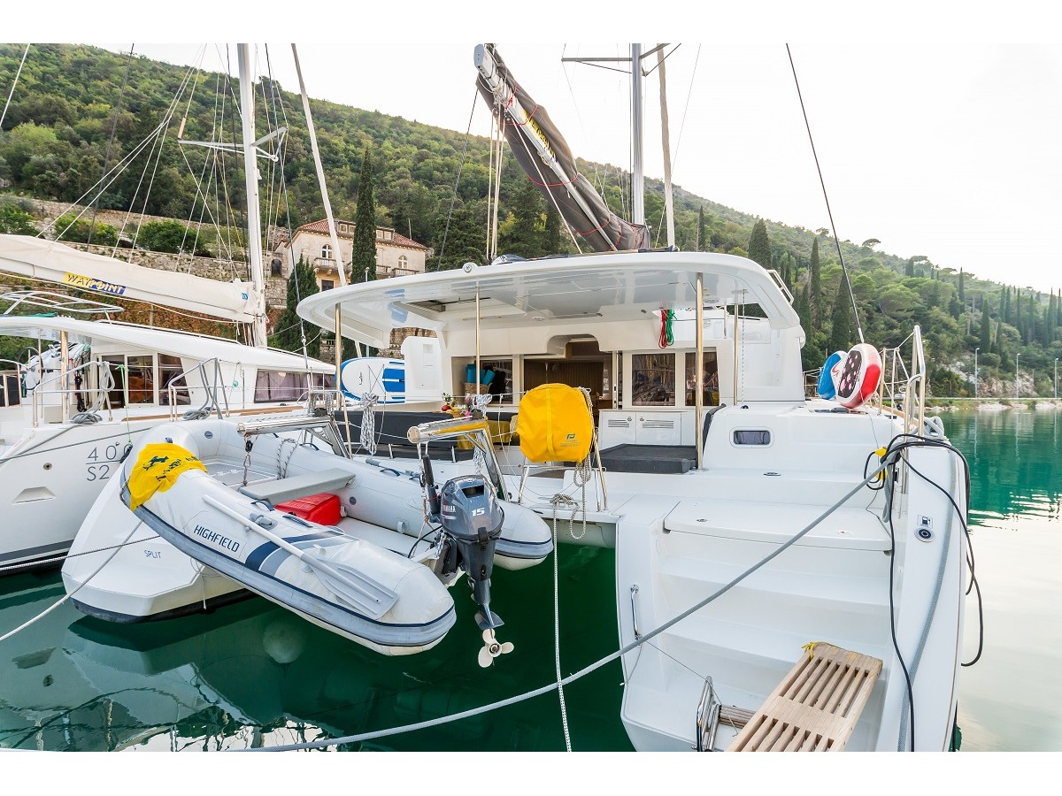 photo Lagoon 450  Flybridge 5