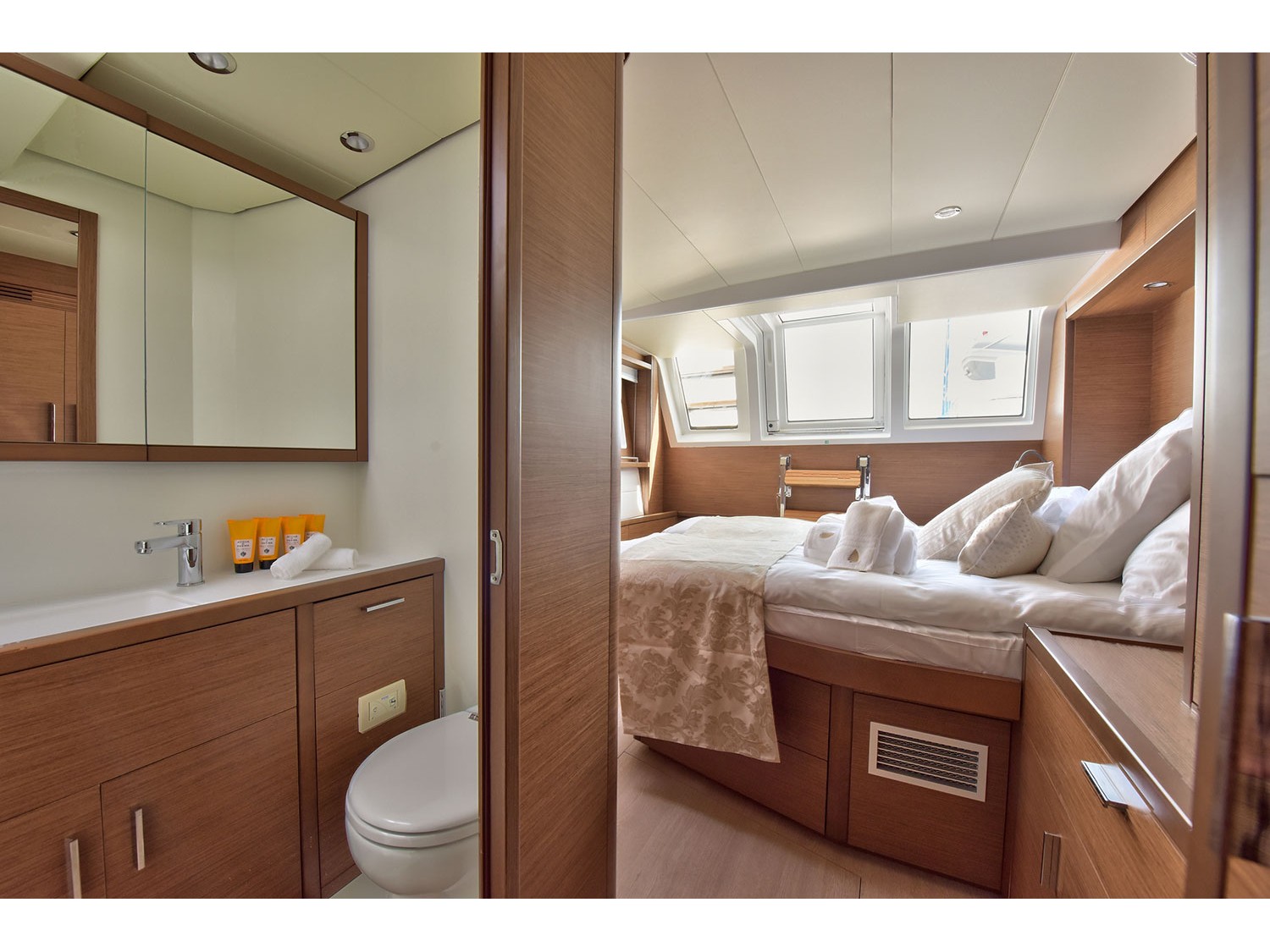 صور Lagoon 620 27