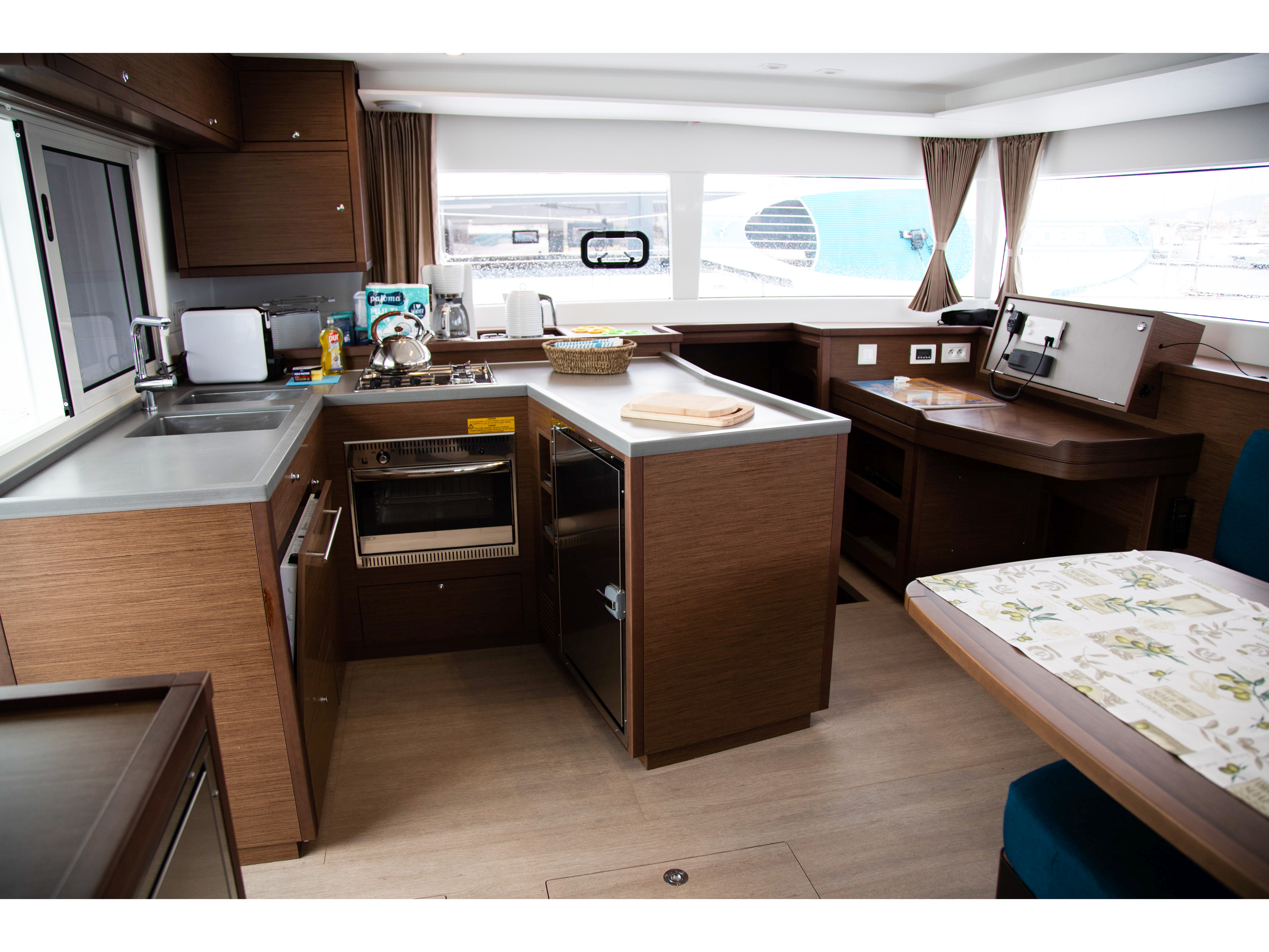 Foto Lagoon 450 Sport 3