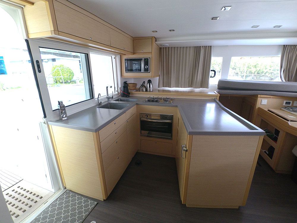 foto Lagoon 450  Flybridge 10