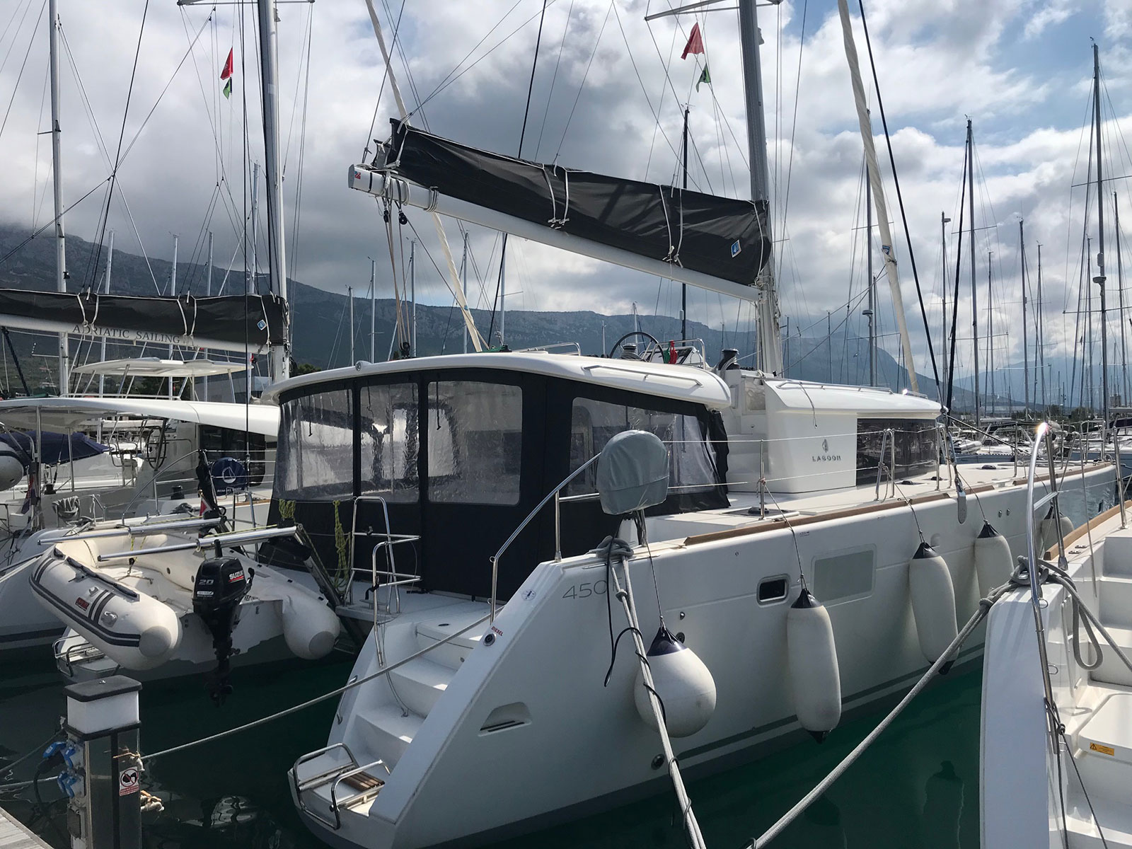 foto Lagoon 450  Flybridge 11