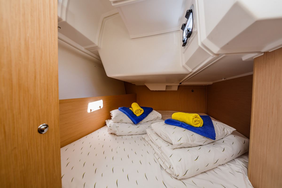 фото Oceanis 38.1 7