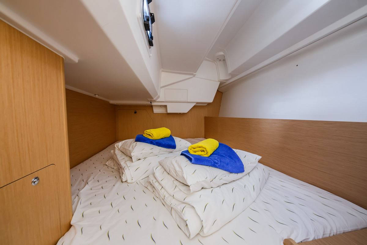 фото Oceanis 38.1 8