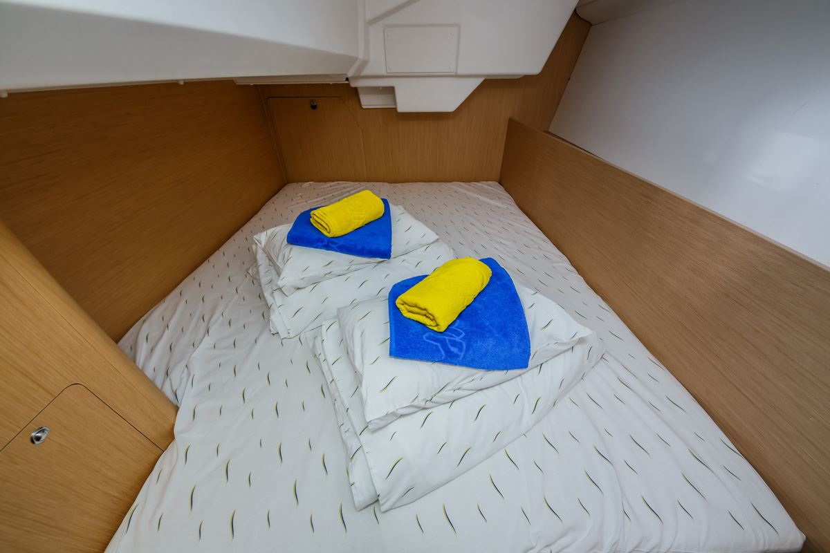 фото Oceanis 38.1 9