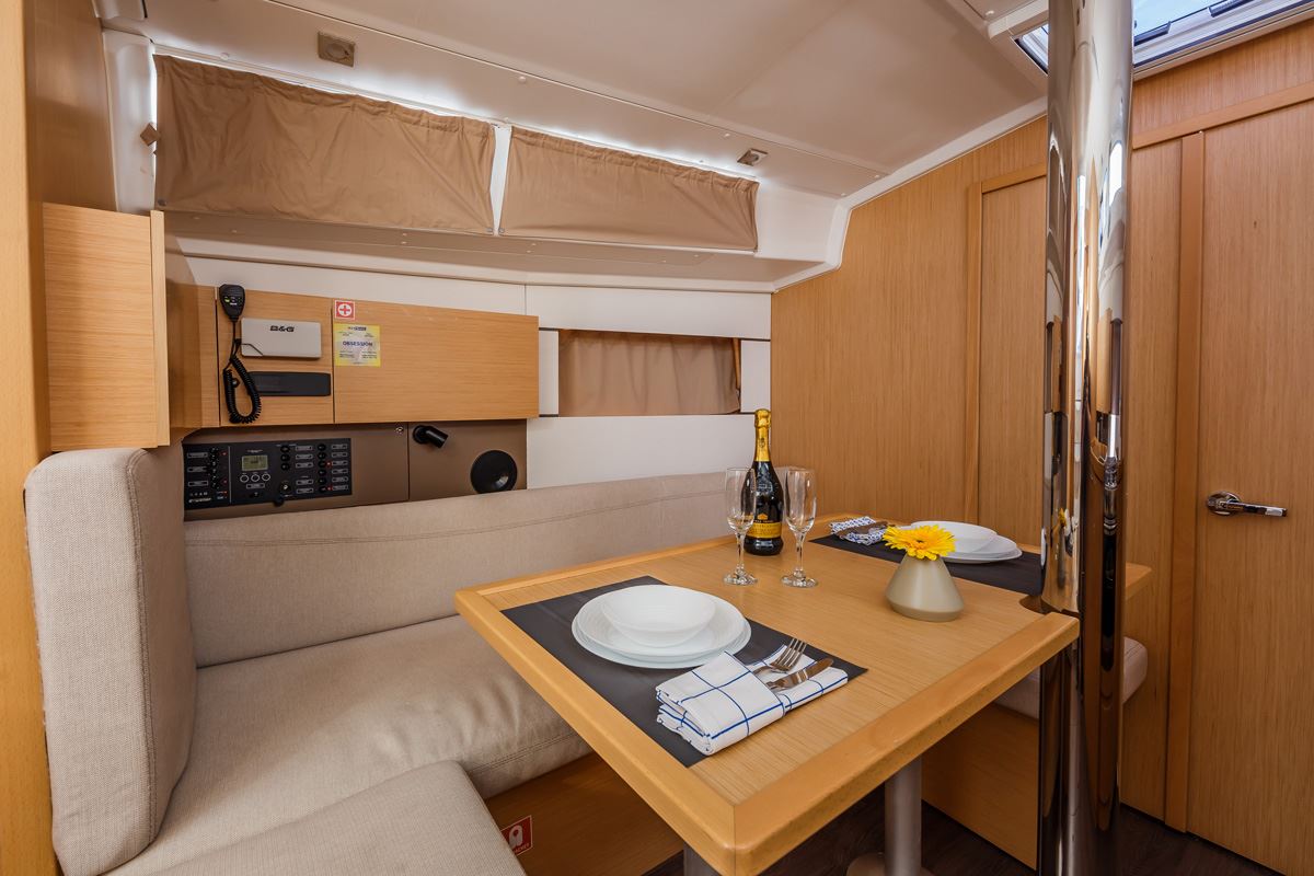 фото Oceanis 38.1 11