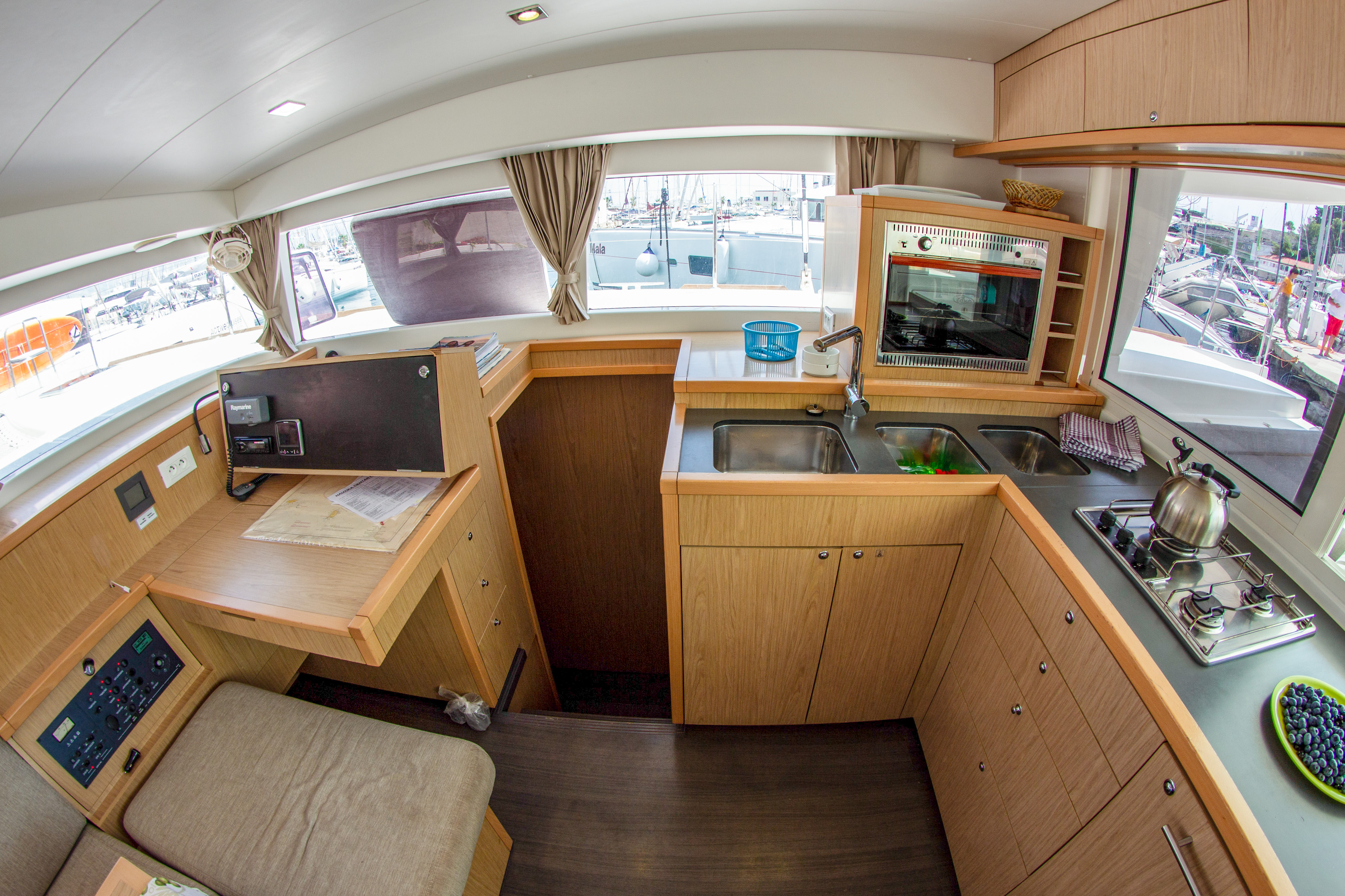 foto Lagoon 400 S2 4