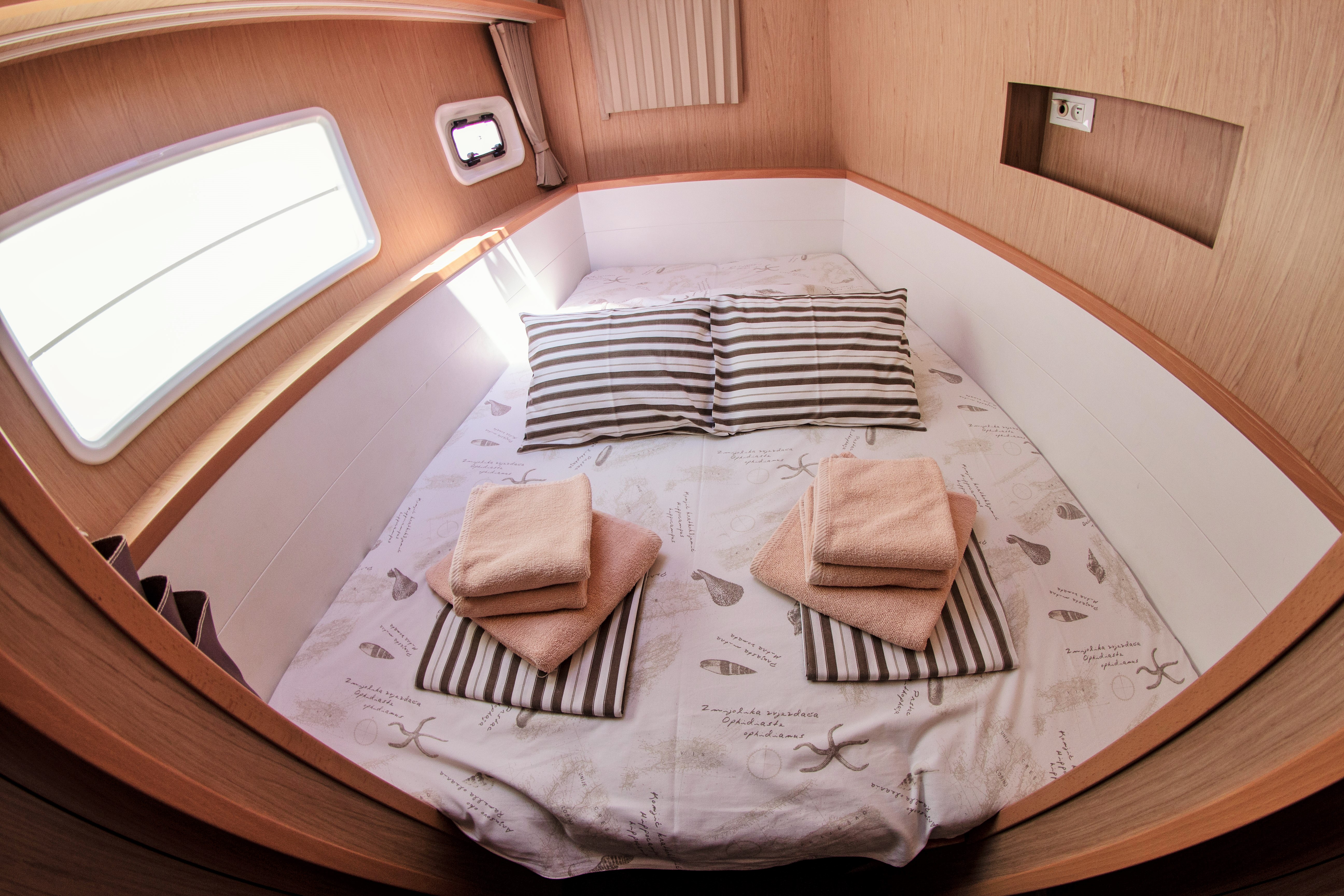 foto Lagoon 400 S2 8