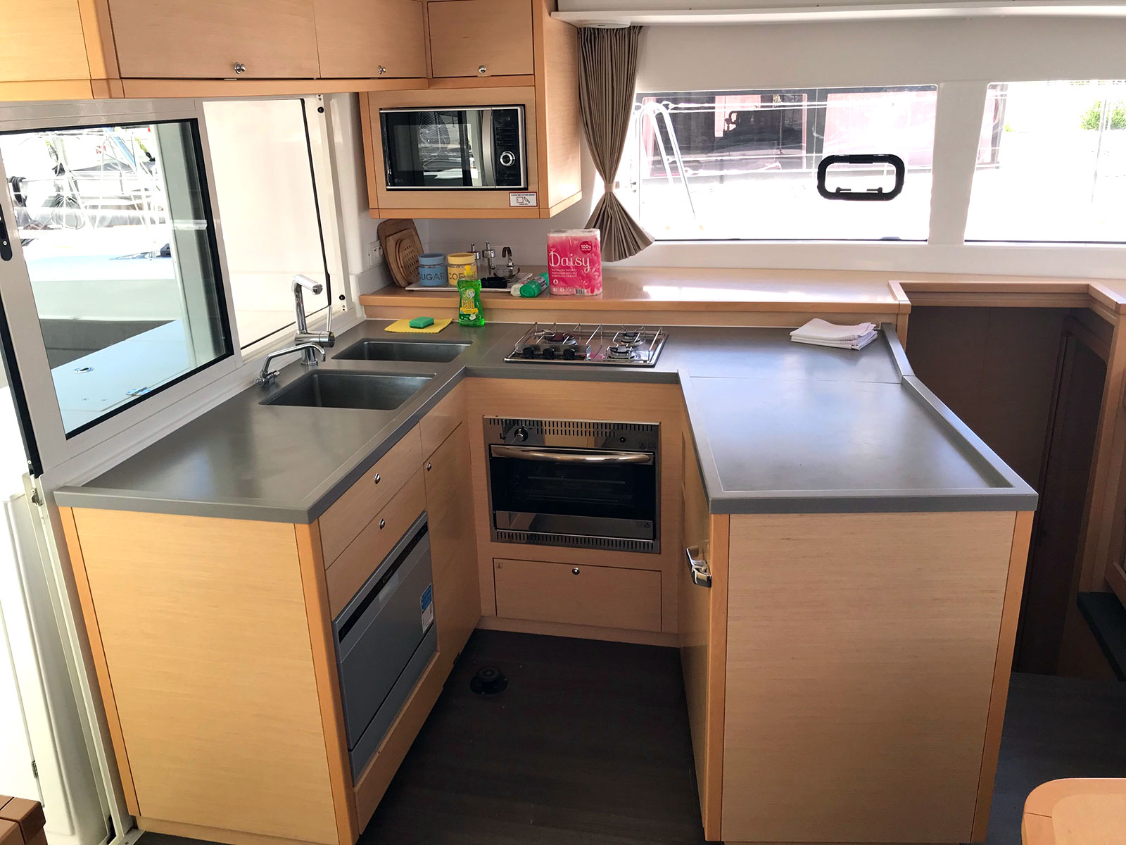 foto Lagoon 450  Flybridge 3